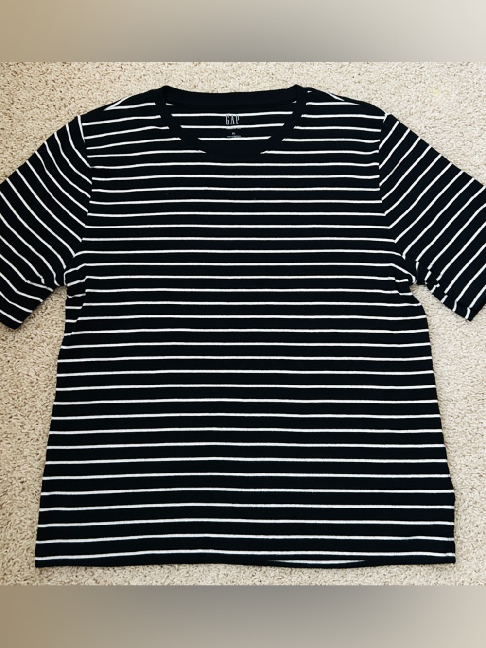 Gap striped tee size XL